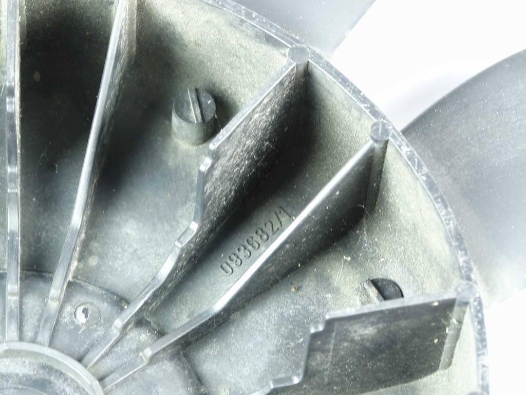 Mercedes W211 2.2 CDI VENTILATOR RADIATOR 3136613318 Product image