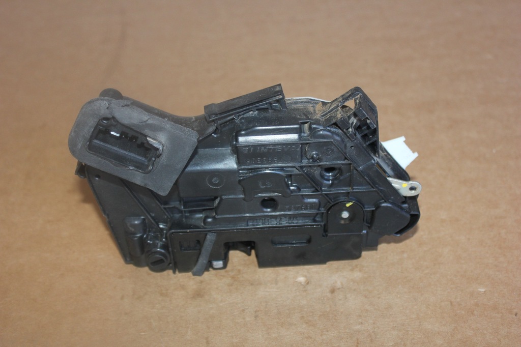 BLOCARE USI SPATE STANGA VW PASSAT B8 5E0839015 Product image