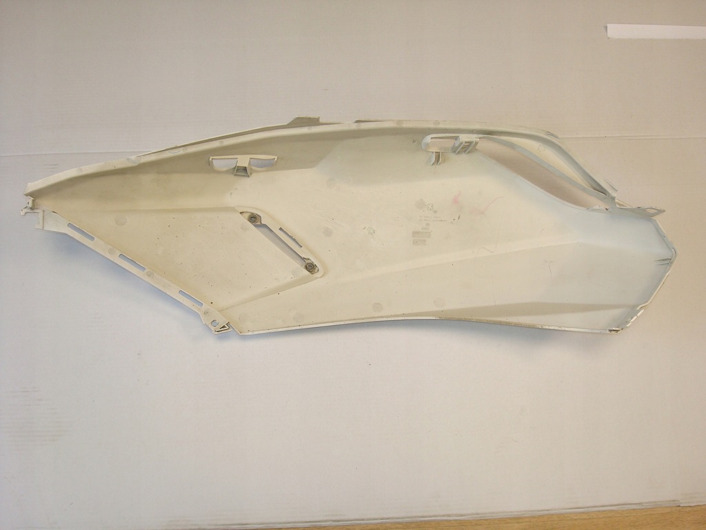 PEUGEOT SATELIS 125 250 400 13-16 CARENAT LATERAL -P- Product image
