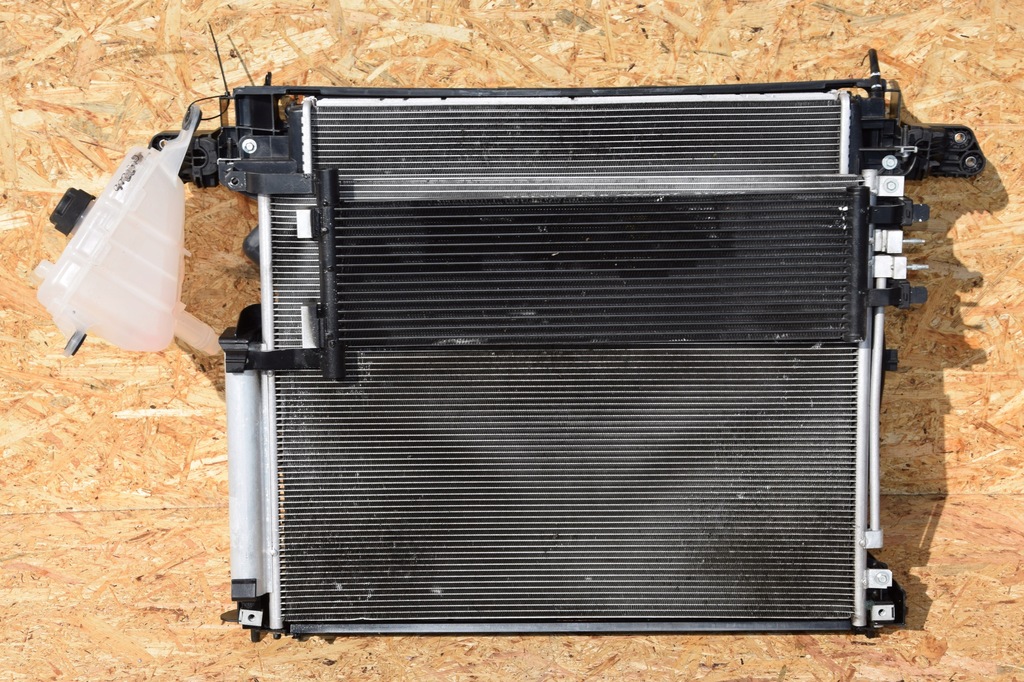 RADIATOR RADIATORE VENTILATOR STELVIO 2.2D 3TYŚKM Product image