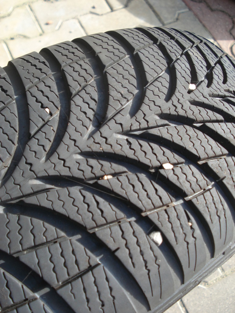 1 buc GOOD YEAR Ultra Grip 7+ 195/60/16 C 6.8mm Product image