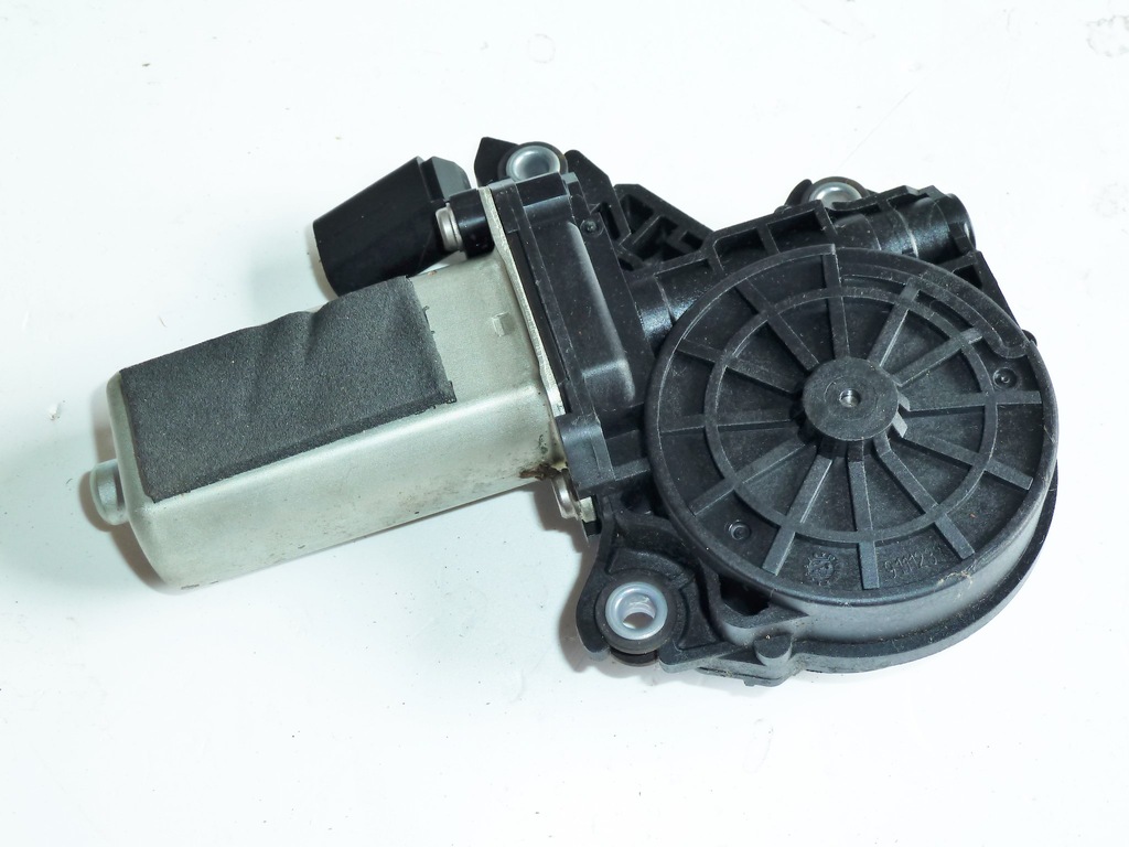 AUDI A8 D4 10-motor de inchidere usi fata stanga Product image