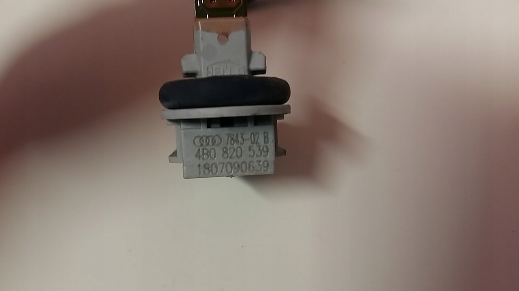 SENSOR DE TEMPERATURA VW PASSAT B6 2.0 TDI 4B0820539 Product image