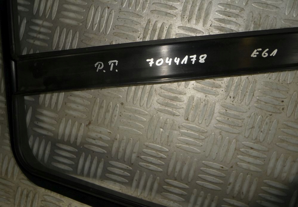 BMW E61 break cadru benzi capac usi spate dreapta Product image