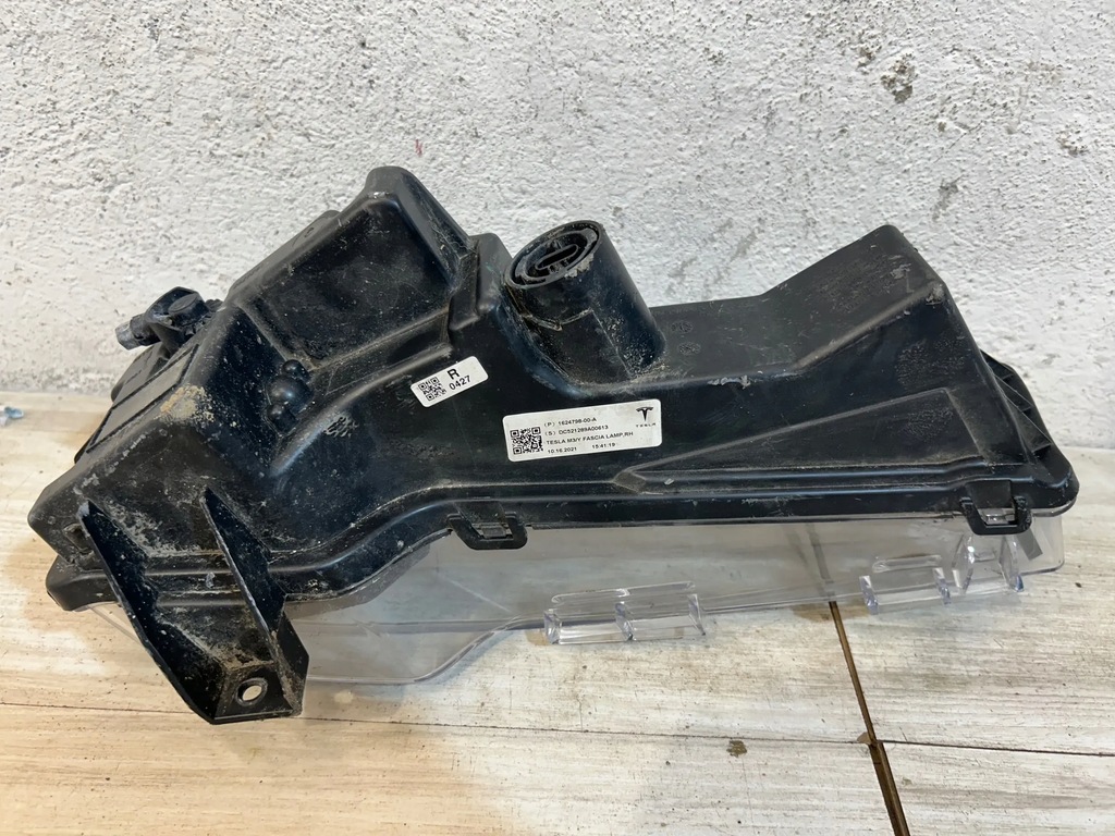 Tesla Model 3 cu halogen față dreapta Product image