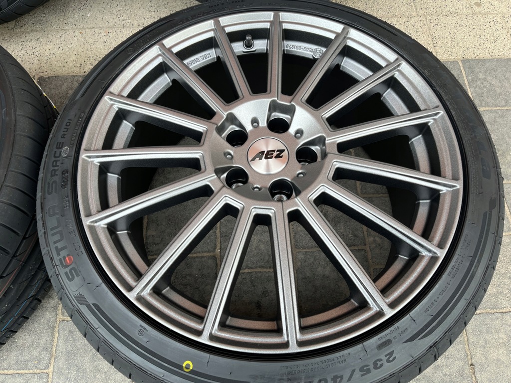 VW PASSAT B8 ROȚI DE VARĂ 235/40R19 AEZ NOU RIKEN Product image