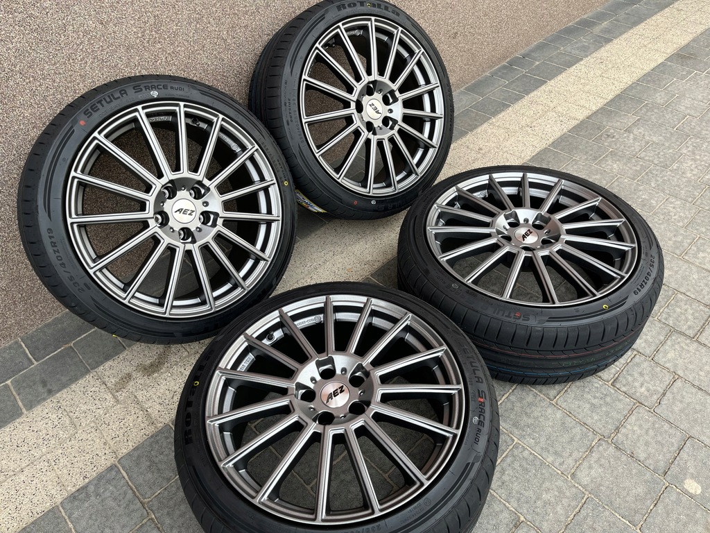 VW PASSAT B8 ROȚI DE VARĂ 235/40R19 AEZ NOU RIKEN Product image