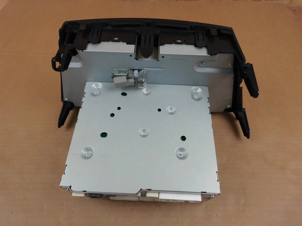 Ecran radio Toyota Prius+ PLUS 86140-47231 8614047231 Product image