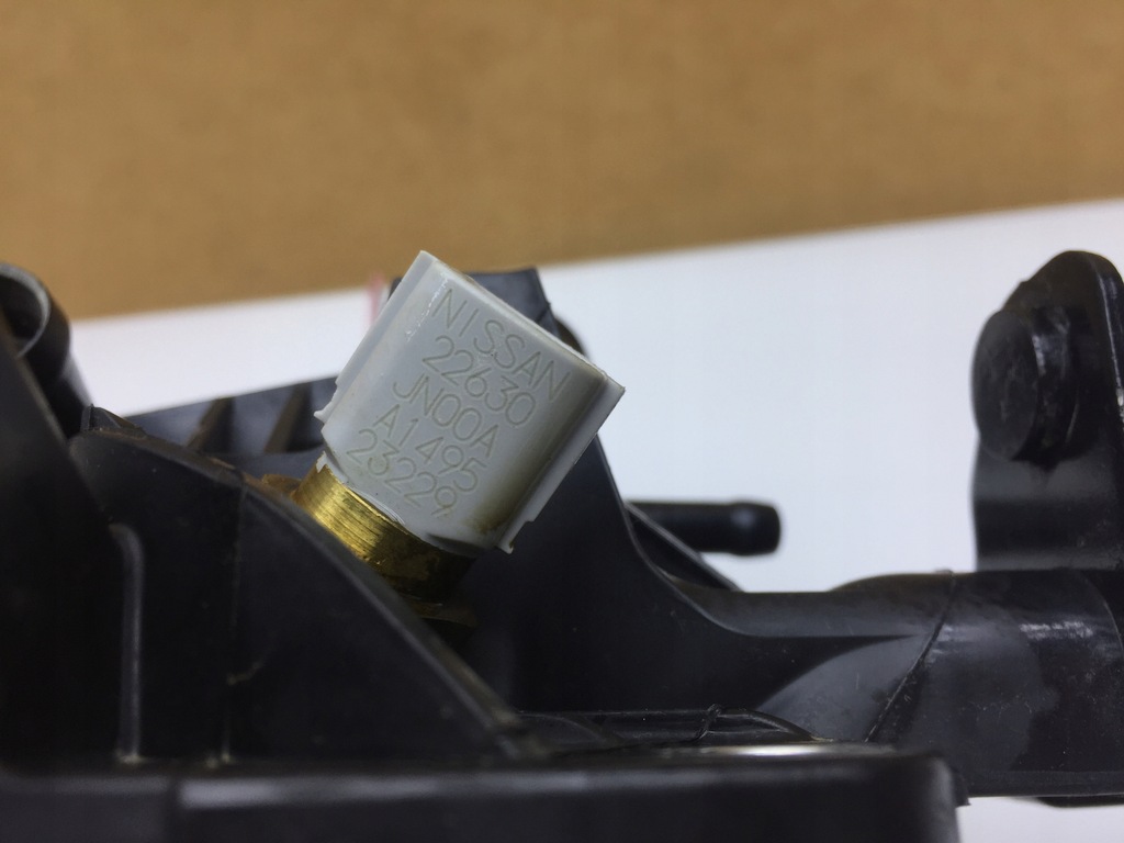 Renault Clio V 1.6 E-Tech Hybrid Sensor de apă termostat Product image