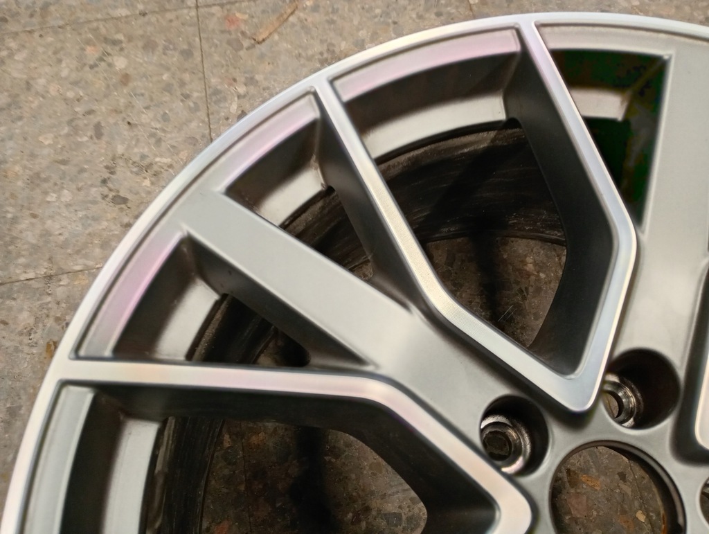 8W0601025DH Aluminum Rim 8.5JX19H2 ET40 5X112 AUDI SPORT A4 B9 8W A5 S5 Product image