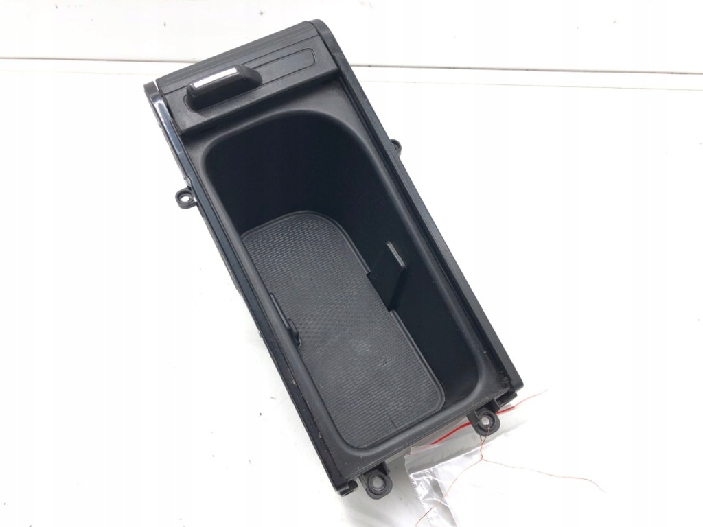 SUPORT BĂUTURI HYUNDAI i40 84603-3Z240 CÂNI Kombi CÂNI, SUPORT PAHĂ Product image
