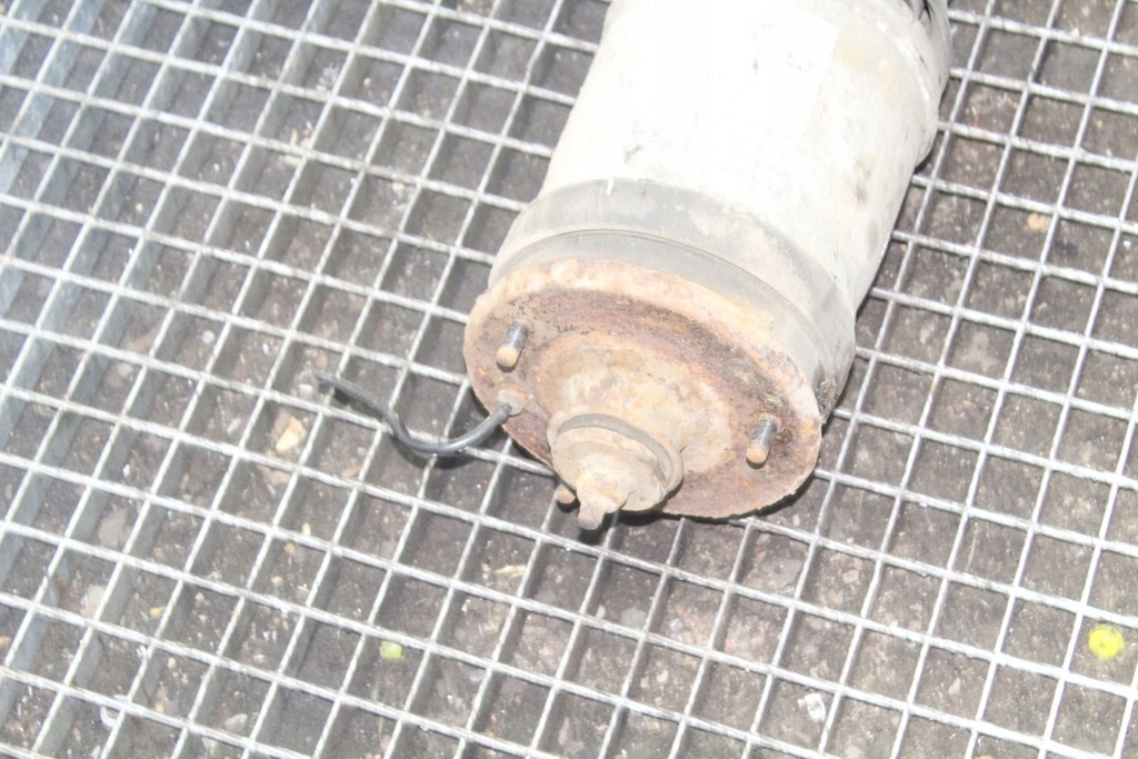 Din spate dreapta pneumatic Land Rover Discovery III (L319) Product image