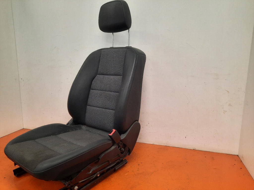 Mercedes Clasa C în 204 07-14 Scaunul pasagerului în față 20420810 Product image