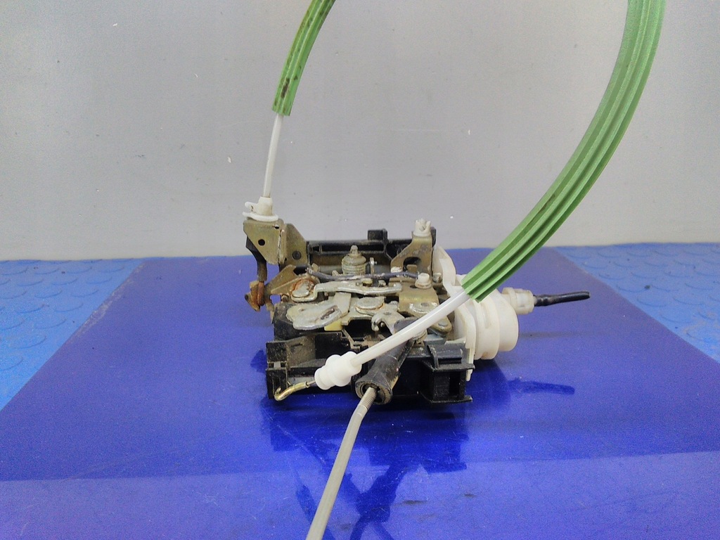 AUDI A3 8L BLOCARE UȘĂ STÂNGA FAȚĂ 8L1837015 Product image