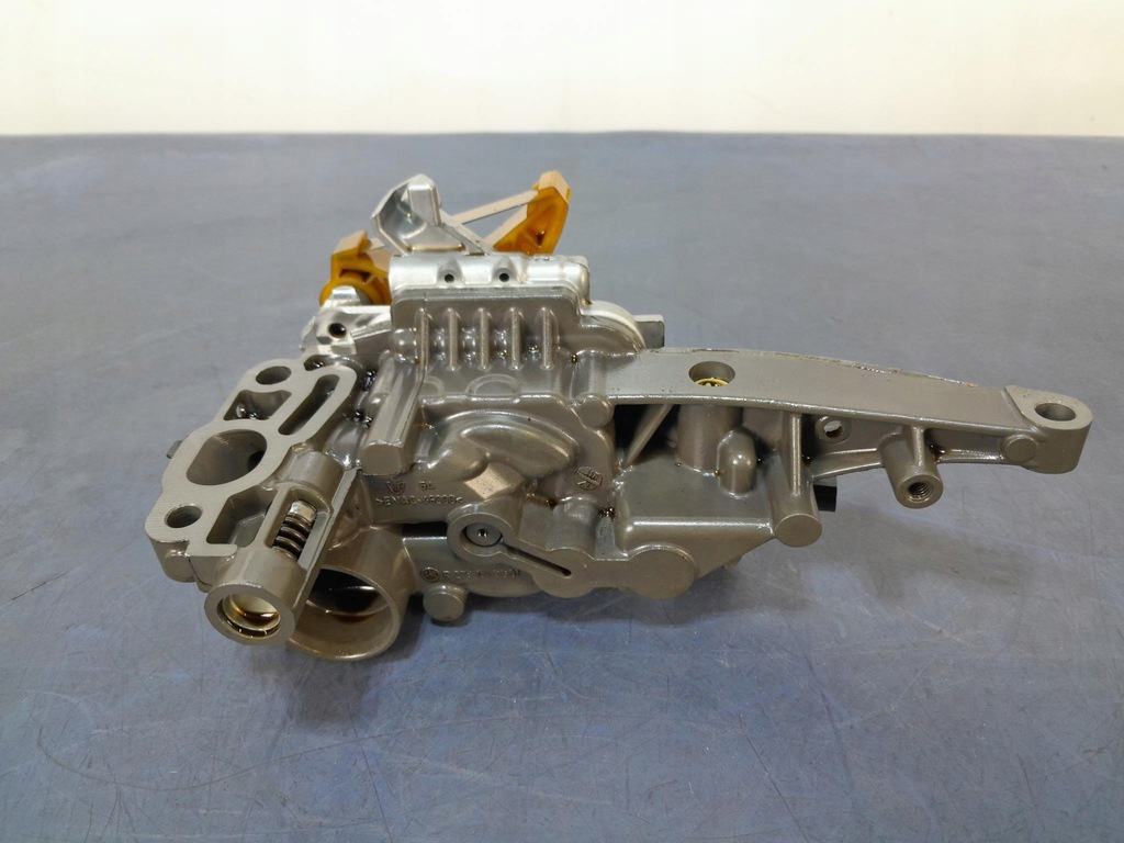 MERCEDES C43 W205 3.0B POMPA ULEI R2781810601 Product image