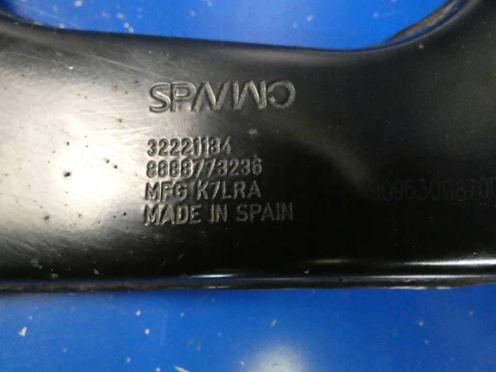 VOLVO XC40 BRAT OSCILANT DREAPTA SPATE Product image