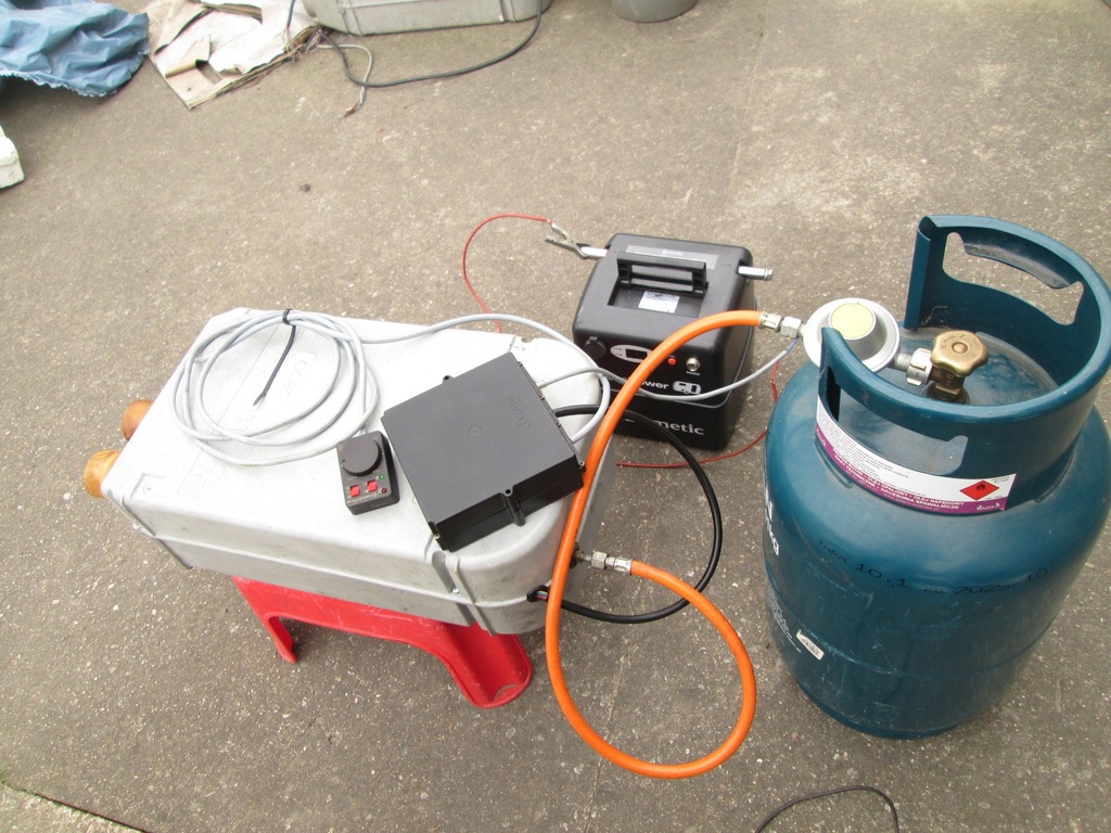 INCALZIRE PE GAZ TRUMA E-1800 + ALIMENTARE SI 2800E Product image