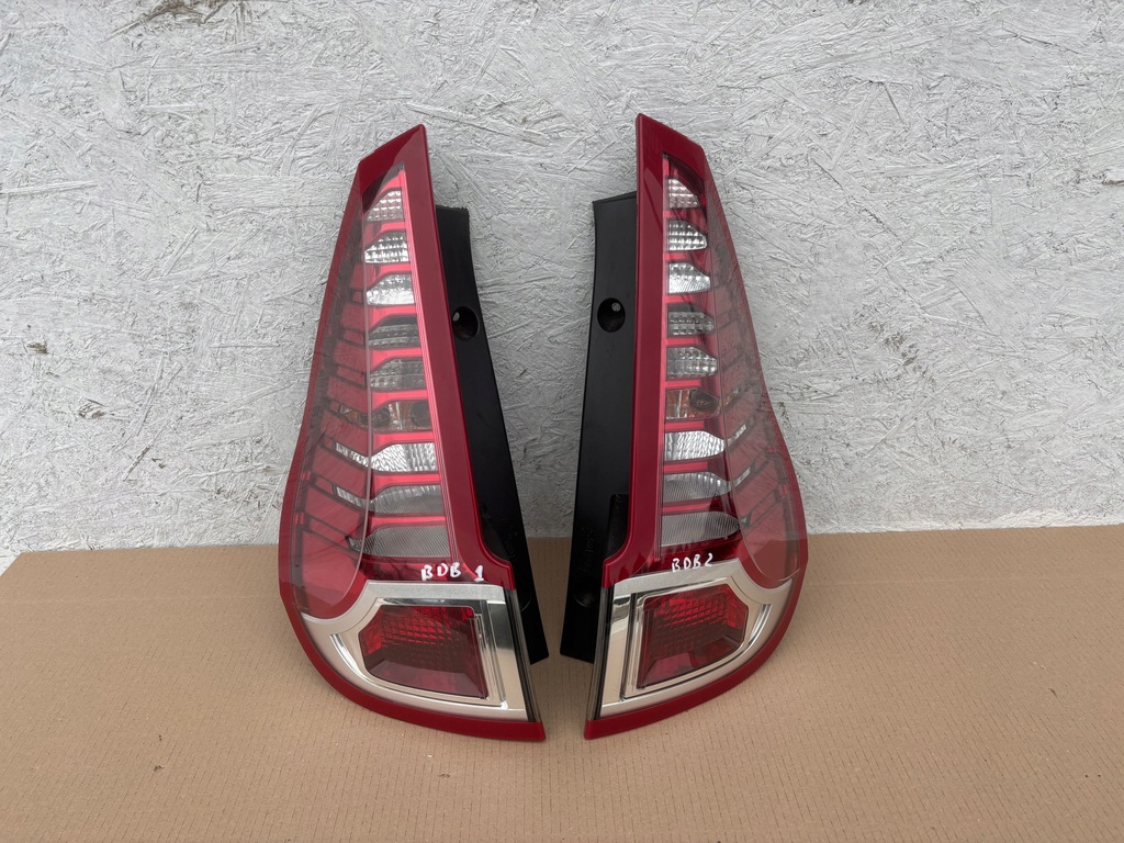 Lampa dreaptă sau Scenicul din spate stânga III 09-13 Product image