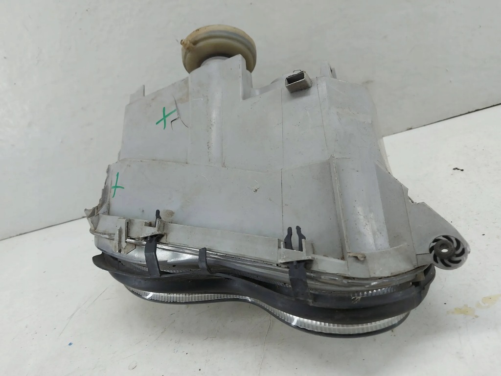 Mercedes-Benz Clasa C 203 W203 reflector fata stanga lampa fata Product image