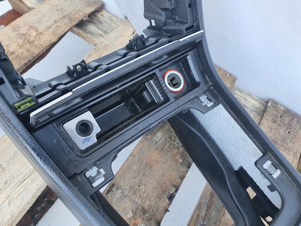 VW Passat B6 COMBI COTIERE CENTRALĂ ROLABIL Product image