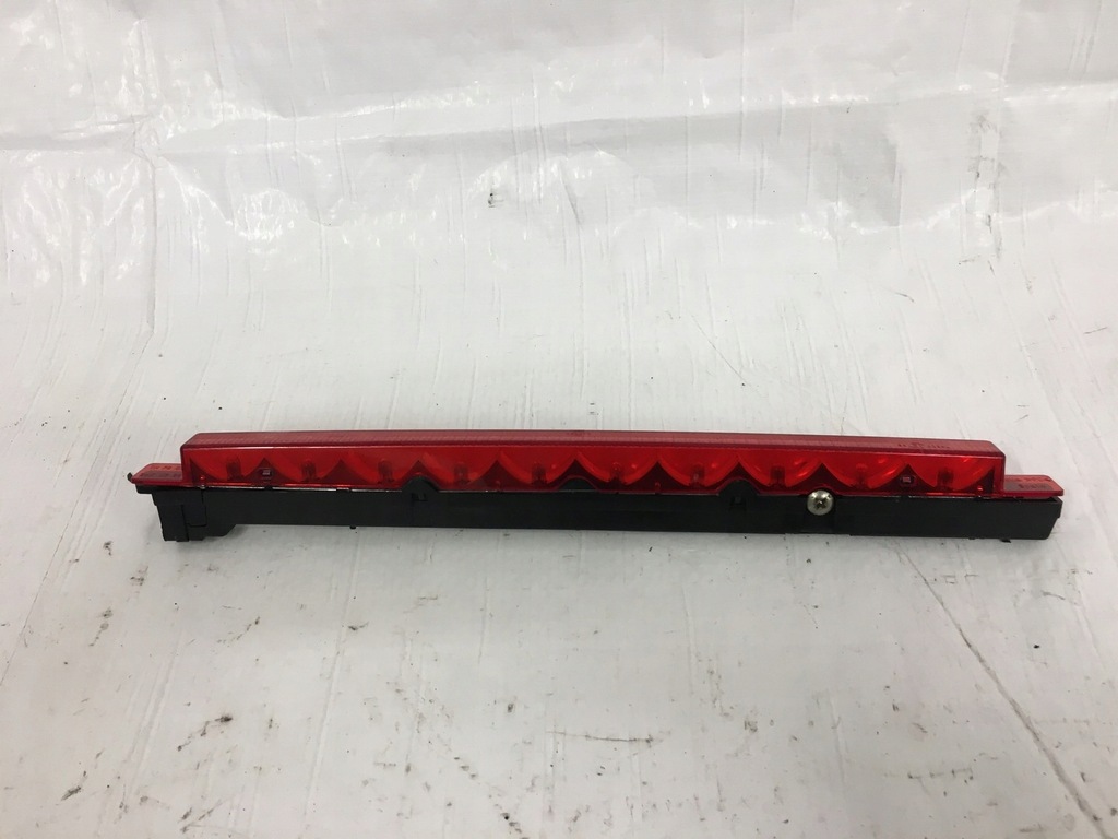 AUDI A4 B5 LAMPA A TREIA FRINA 8D9945097B Product image