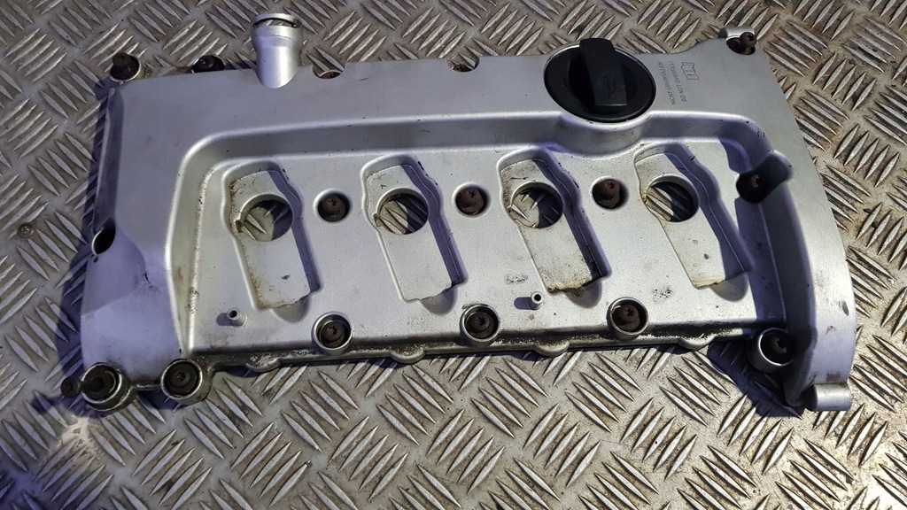 Audi A4 B6 2.0 ALT VALVE COVER Product image