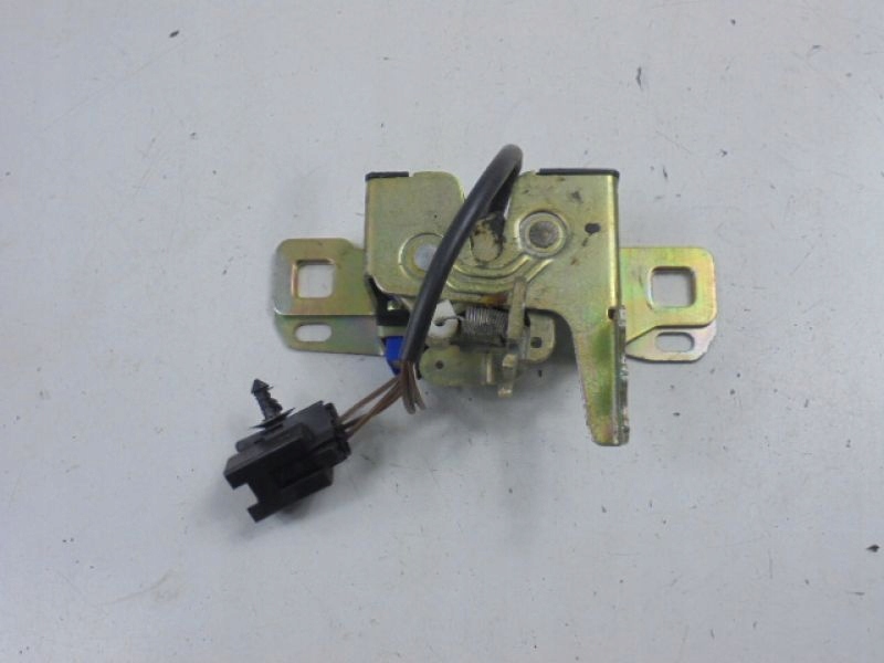 FORD MONDEO MK2 BOOT LOCK 5D 96BGF43200AB Product image