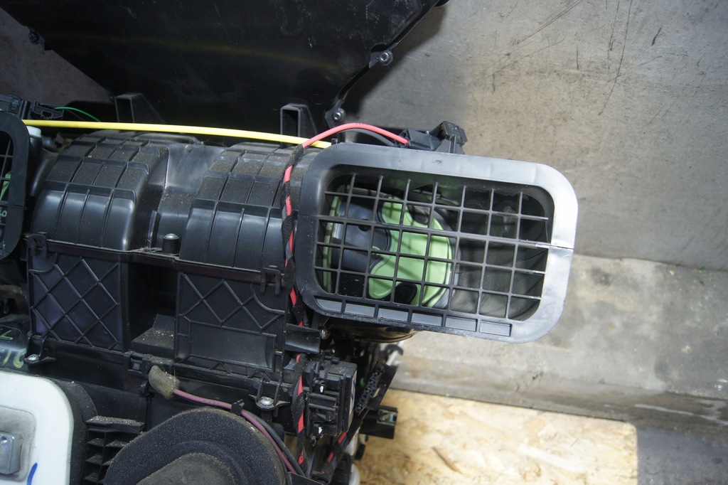 INCALZITOR TRAFIC VIVARO III EU 272700324R Product image
