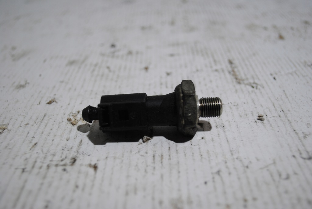 SENSOR PRESIUNE ULEI A3 8P 1.6 FSI 1J0973701 Product image