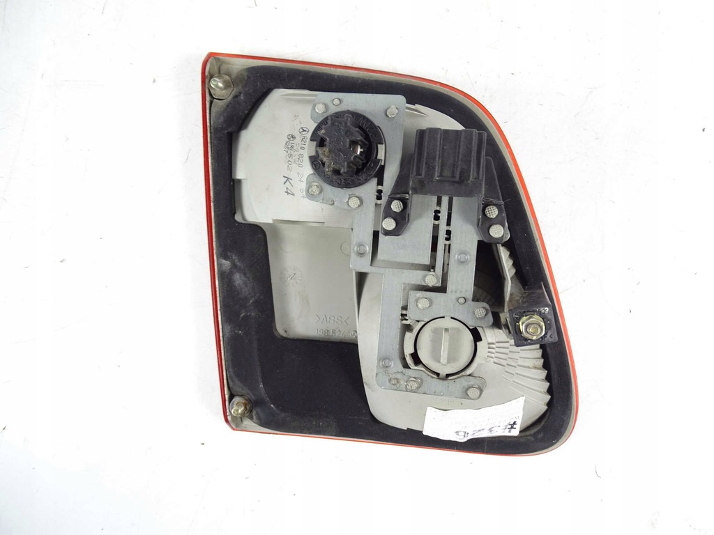 Mercedes Clasa E W210 COMBI LAMPĂ PORGAJ DREAPTA SPATE A2108202464 Product image