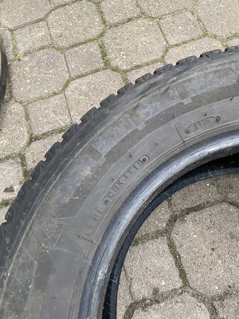1buc BRIDGESTONE Blizzak W810 215/65/16 C 109/107R 2018 6 mm Product image