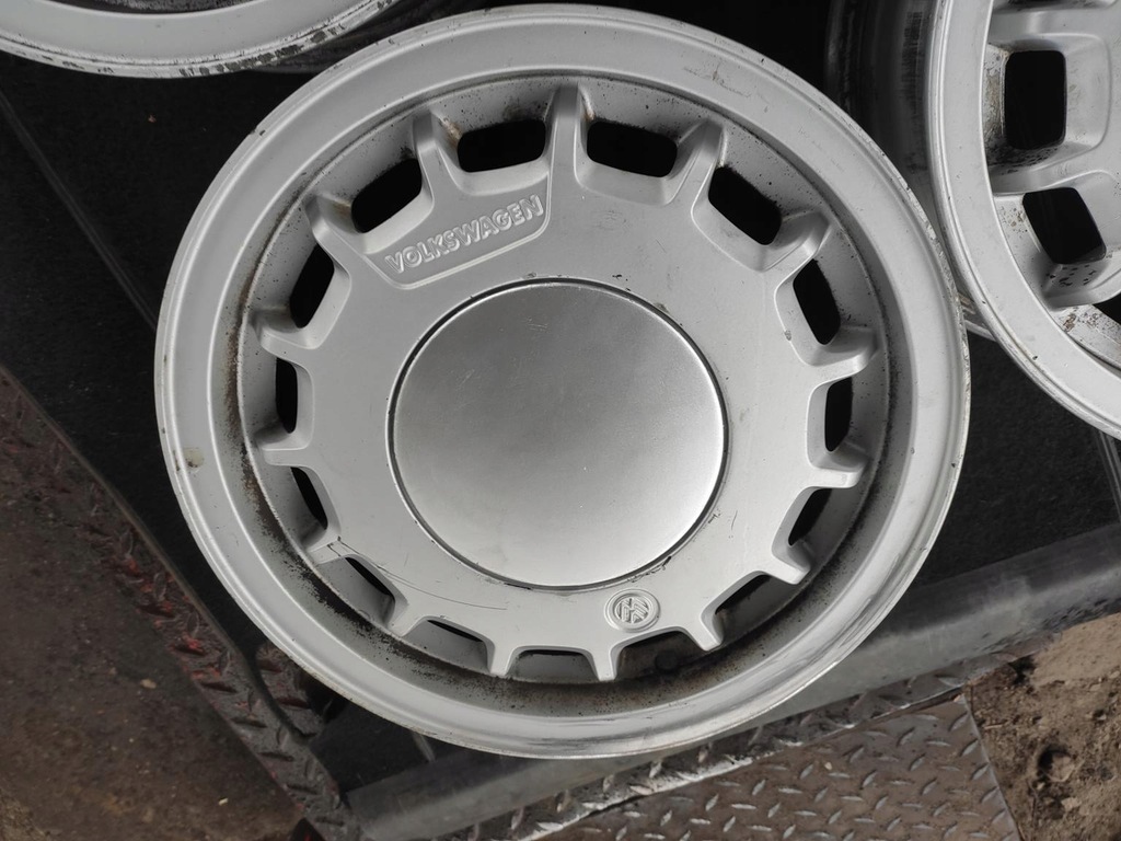 JANTE ALIE 14" 4x100 MONTREAL VW Golf GTI Passat Jetta Polo Corrado CU CAPACE Product image