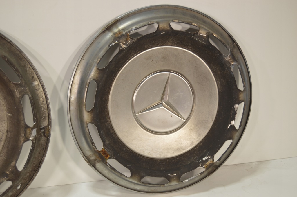 MERCEDES HUBCAPS W123 W115 W116 W108 SET ORIGINAL METAL Product image