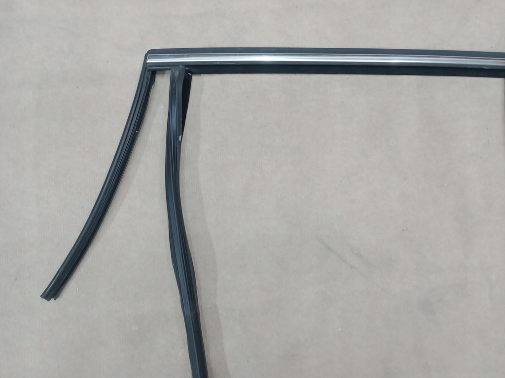 VOLVO V60 2010-2016 GARNITURĂ UȘĂ CROMĂ BANĂ STÂNGA SPATE Product image