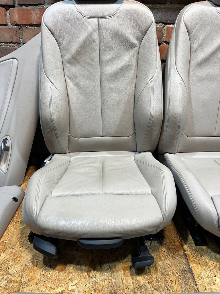 SCAUNE BMW 1 F20 UK, SET PIELE NEINCALZITĂ OYSTER, VERSIUNEA ENGLISH Product image