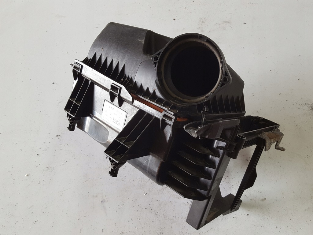 MERCEDES CLASA A W176 12-15 ani 1.5 CDI CARCASA FILTRU AER Product image