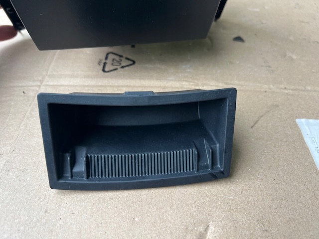 scrumieră Kia OE 84707-1H050EQ Product image