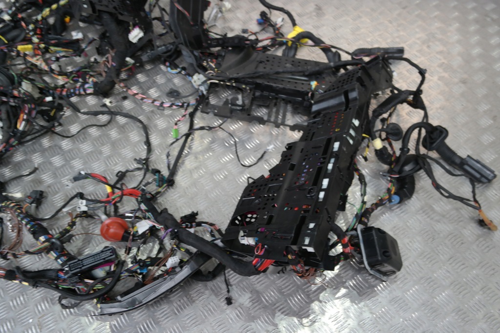 MERCEDES W205 AMG 6.3 COMBI INSTALARE INTERIOARĂ Product image