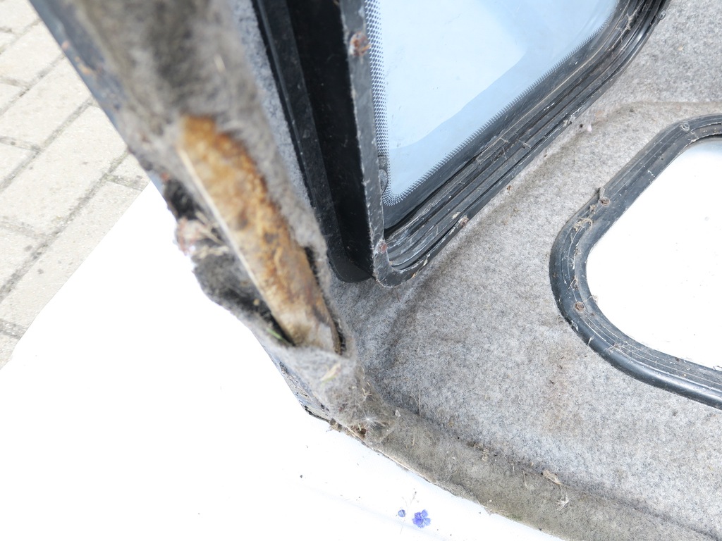 TAVA CAROSERIE PAKA MITSUBISHI L200 2 II 96-01 Product image