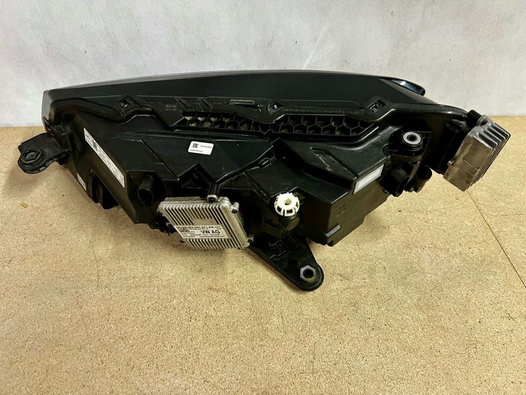 SKODA SUPERB III LAMPĂ DREAPTA FULL LED ÎNALTĂ 3V1941016D 1150.204.0000 Product image