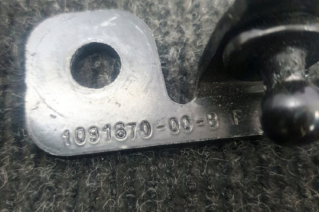 Tesla Model 3 AWD 2018 Masca frontală partea stângă a suportului de acționare a gazului Product image