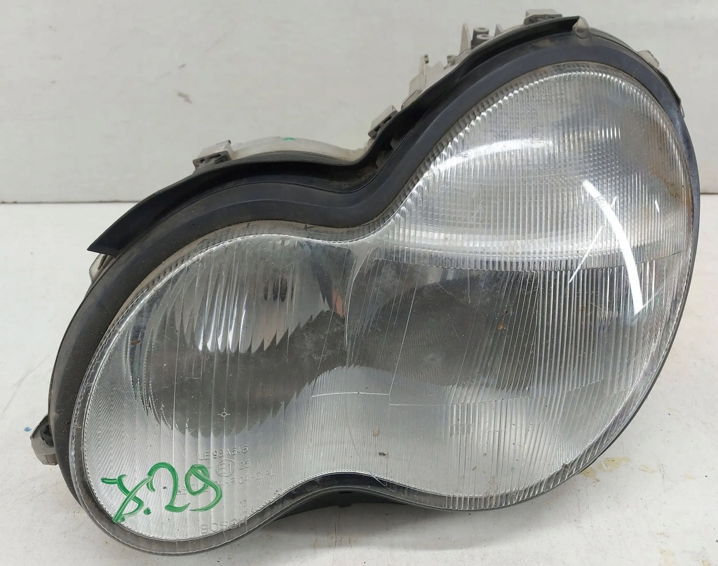 Mercedes-Benz Clasa C 203 W203 reflector fata stanga lampa fata Product image