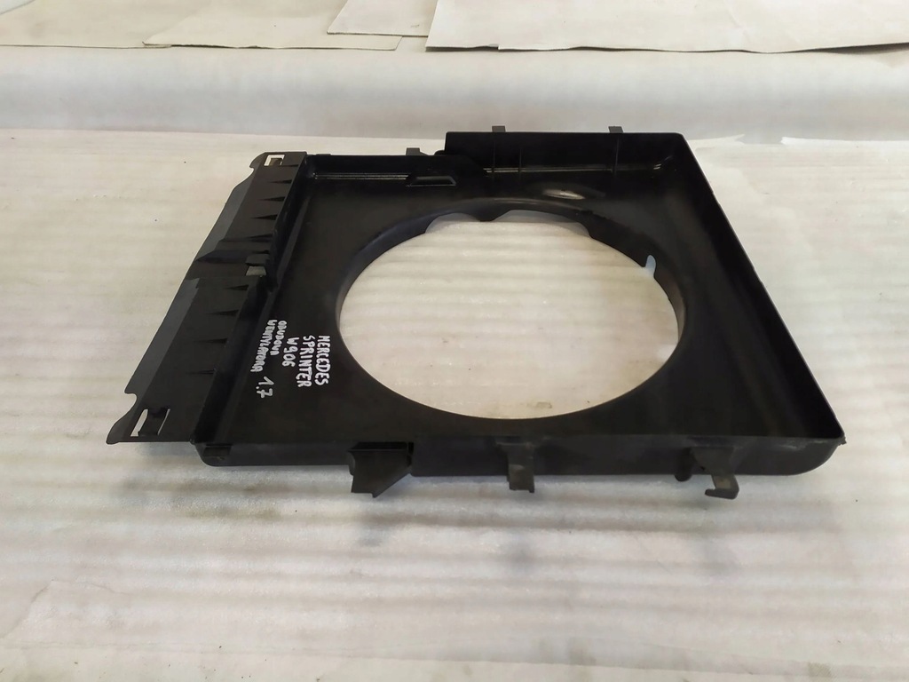 Mercedes-Benz Sprinter W906 Fan Carcasa Product image