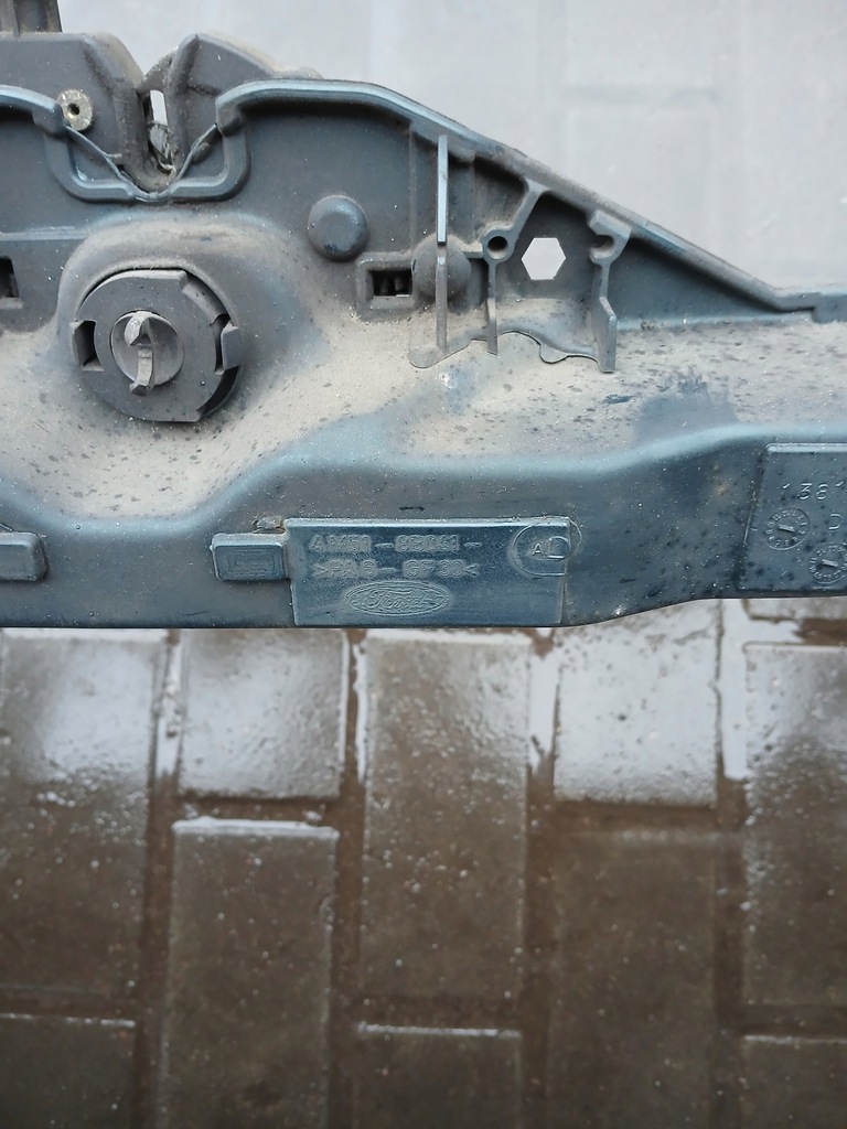 SET CUREA FAŢĂ BRINDE FAŢĂ ORIGINAL FORD FOCUS MK2 CULOARE T4 Product image