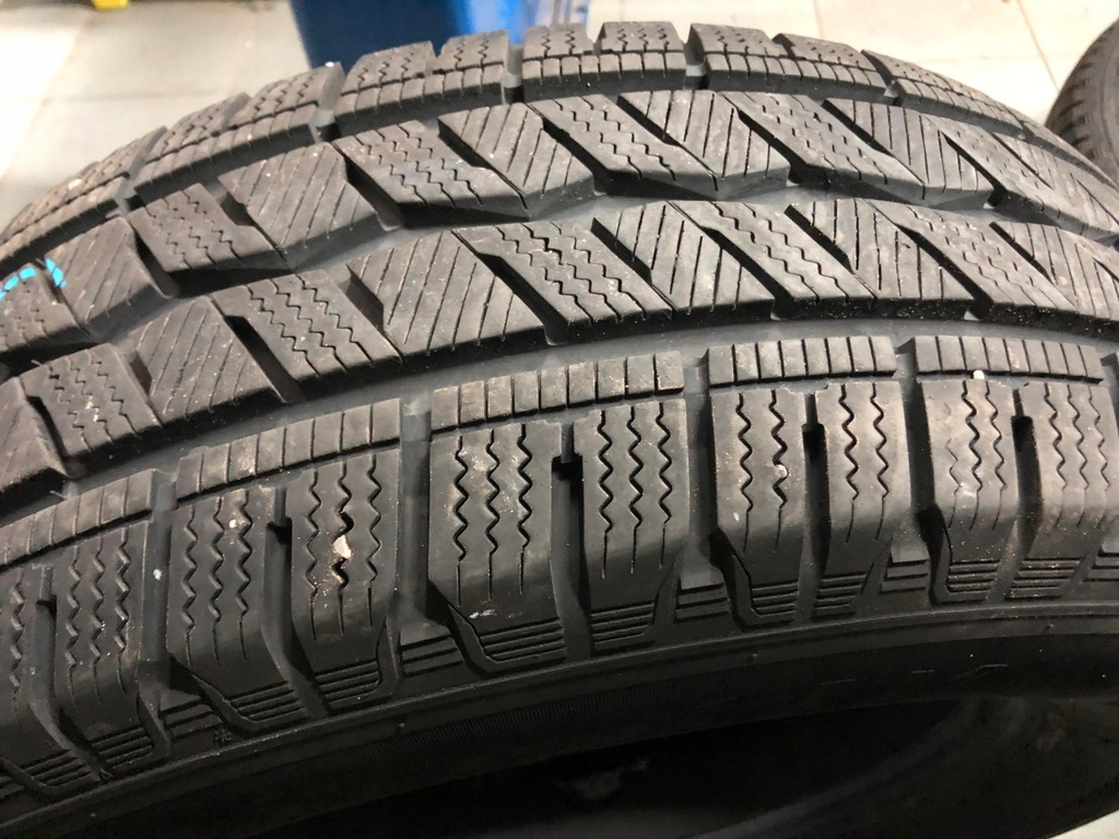 ANVELĂ HANKOOK INTERICEPT LV 235/65 R16 C 8mm 2020 Product image