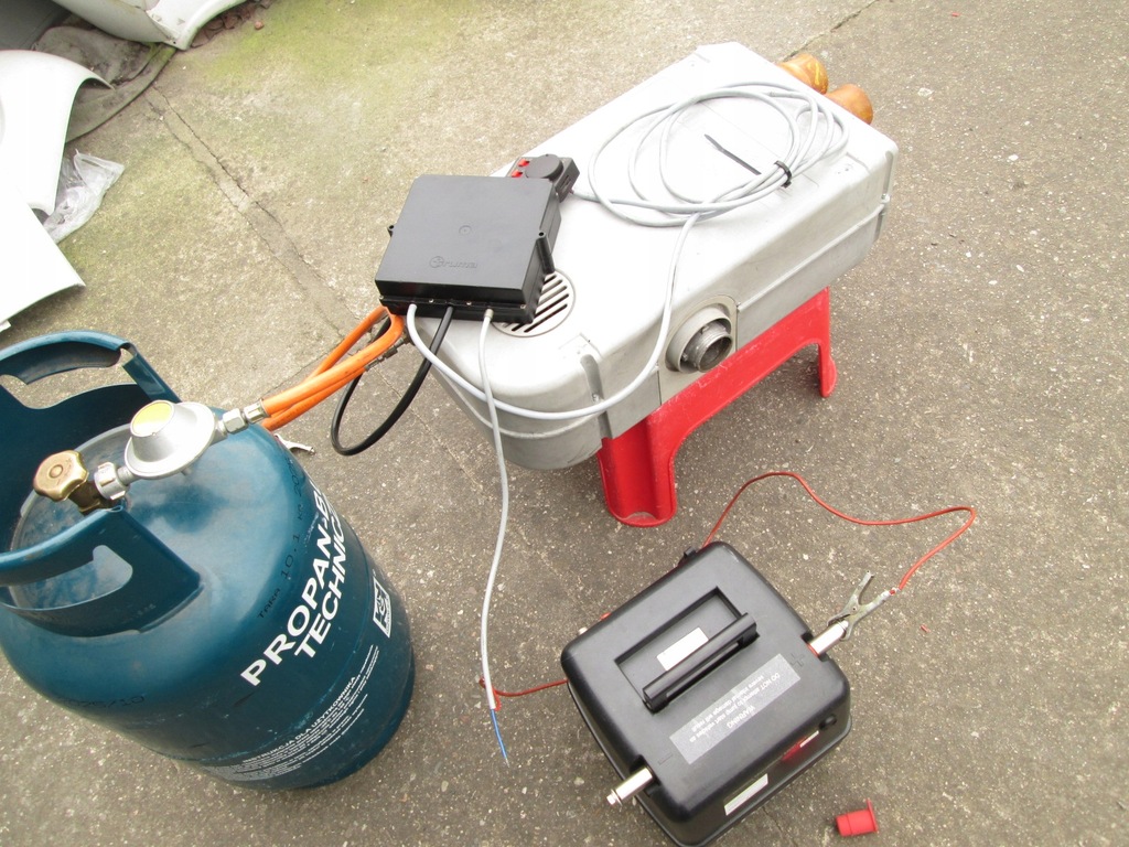 INCALZIRE PE GAZ TRUMA E-1800 + ALIMENTARE SI 2800E Product image