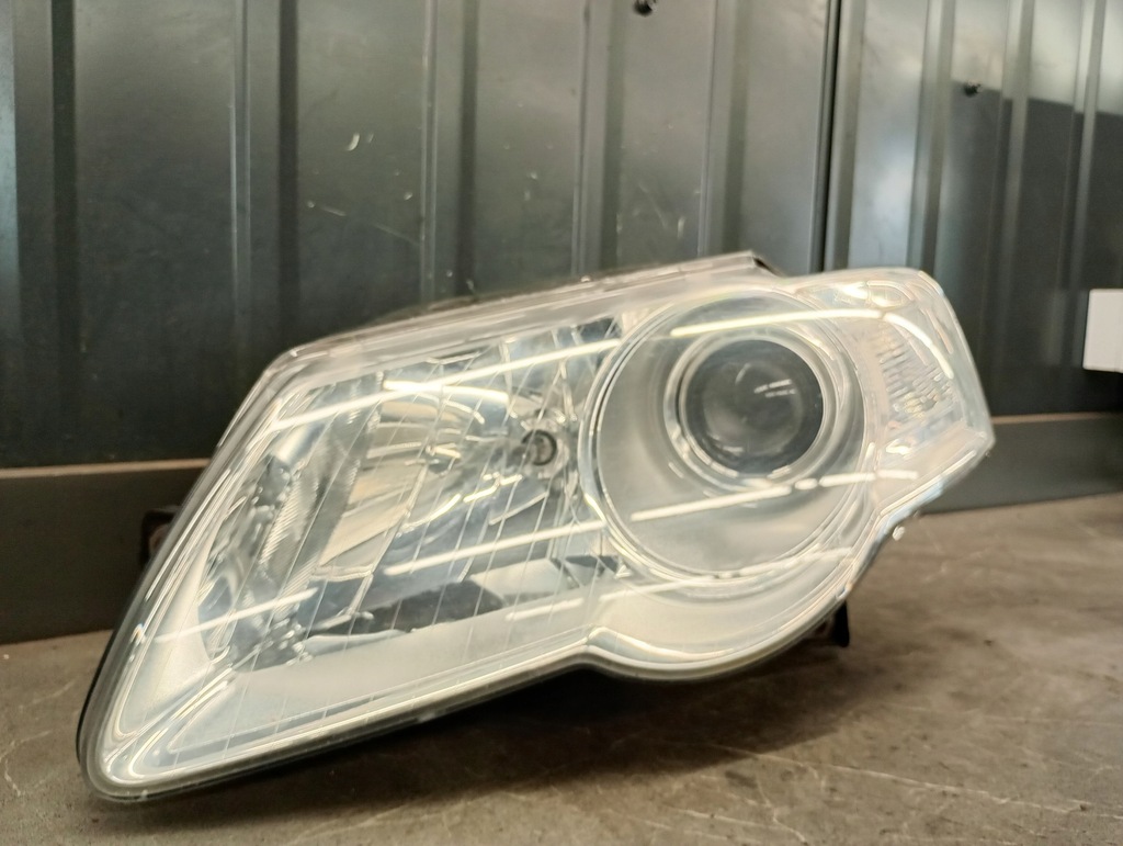 3C0941005Q FAVIUL LEGAT VW PASSAT B6 HELLA Product image