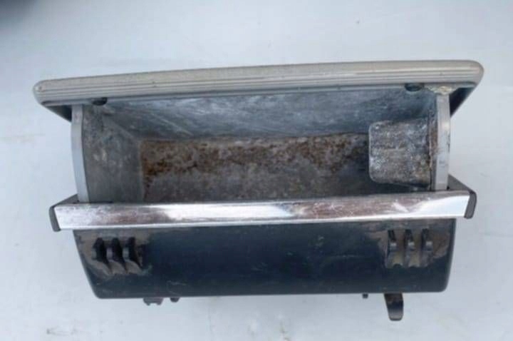 Mercedes-Benz E W124 1987 Ușa din spate gri pe uscat Product image