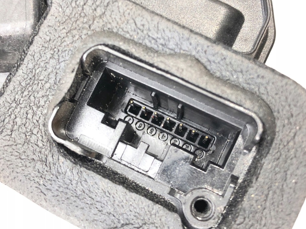 BLOCARE UȘĂ SPATE STANGA SKODA OCTAVIA III Hatchback 5E0839015 Product image