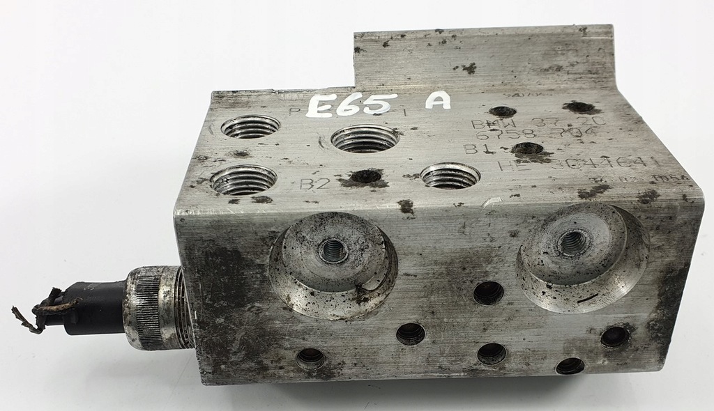 PLACA DE BAZ POMPA SUSPENSION BMW 7 E65 6758704 Product image